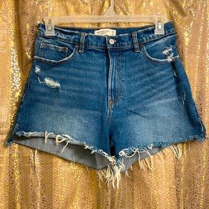 Abercrombie & Fitch semi-distressed high rise 4” mom shorts, curve love, 8/29